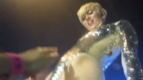 Miley Cyrus Pussy And Boobs Touched By Fans Free Video