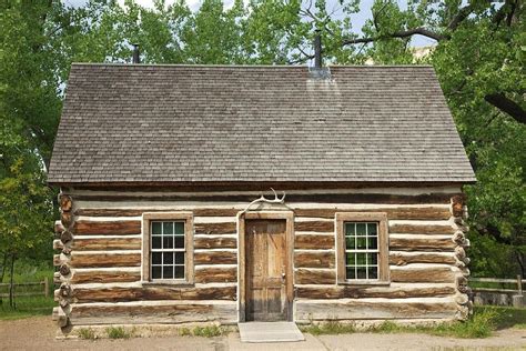 Pre owned log cabins for sale. Pin by Pam McNeil on Villégiature | Log cabin exterior ...