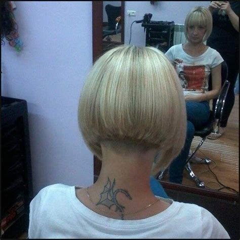 Side bangs or a fringe can add extra height and volume to play with. Short blonde graduated bob with heavy back, blunt fringe ...