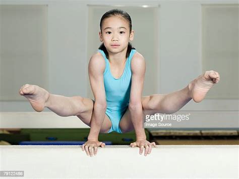Little Girl Leotard Gym Photos Et Images De Collection Getty Images