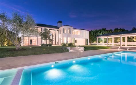 Kim Kardashian Gave The Buyer Of Her 17 8 Million Bel Air Mansion A Personal Tour