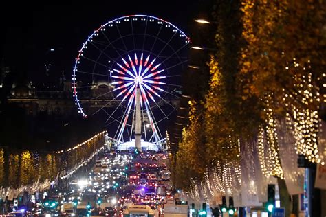 أحلم بالفوز بالأبطال مع باريس سان جيرمان! أضواء عيد الميلاد تنير شارع الشانزليزيه في باريس | قناة الغد
