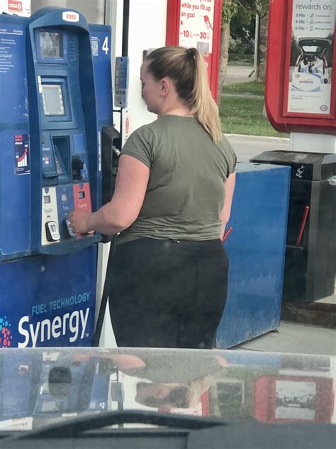 Blonde PAWG At Gas Station Spandex Leggings Yoga Pants Forum