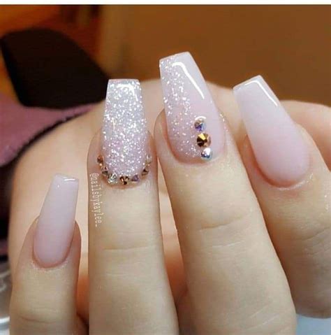 Para este vídeo les quiero regalar esta bella y sencilla decoración de uñas de los pies, con un. Uñas Sencillas 2020 / Uñas de acrílico o gel decoradas ...