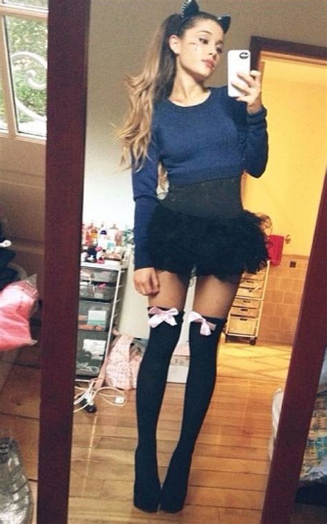 Ariana Grande Mirror Selfie