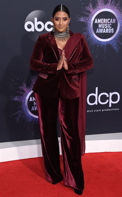 American Music Awards 2019 Red Carpet Fashion Photos