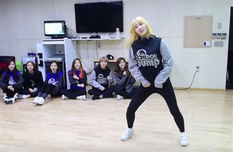 Twice Momo Dances To 2pms My House Daily K Pop News