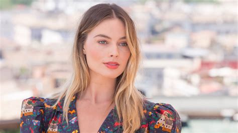 Margot Robbie Talks Sexual Harassment Revealing She Didnt Know What It Was Marie Claire