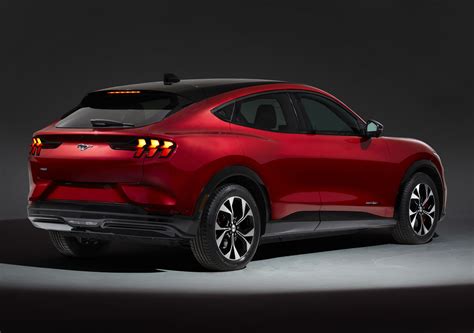 The vehicle was introduced on november 17, 2019, and went on sale in december 2020 as a 2021 model. Oto Ford Mustang Mach-E: pierwszy Mustang na prąd