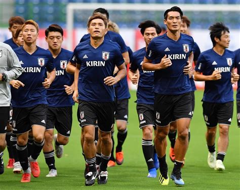 従って、jfaは日本代表監督候補者に就任する前に「日本代表監督を辞めた後、企業に戻れる確約を得てから就任するよう」求めていた 22 。 森孝慈 が日本代表監督に就任すると、jfaと日本代表選手の手当てなどについて交渉して、1982年から1日. サッカー日本代表：森保一監督の初陣 11日コスタリカと - 毎日新聞