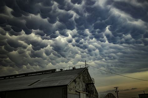 Pénteken az ország nagy részében felhős, félig felhős égboltra számíthatunk. Bámulatos, mire képes a természet: Mammatus, avagy a ...