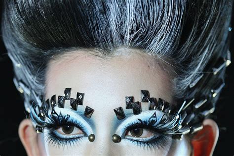 China Fashion Week Fall 2013 Showcases Crazy Eye Makeup Looks Photos