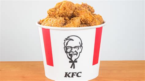 How Wendy S Founder Helped Create Kfc S Iconic Chicken Bucket