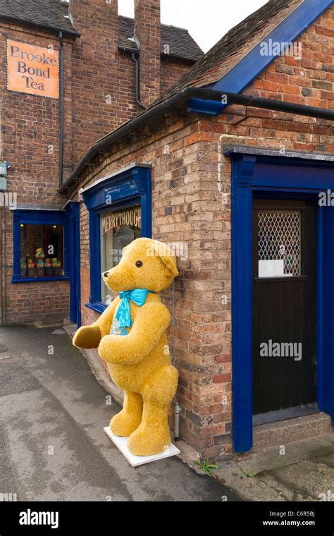 The Teddy Bear Shop Hi Res Stock Photography And Images Alamy