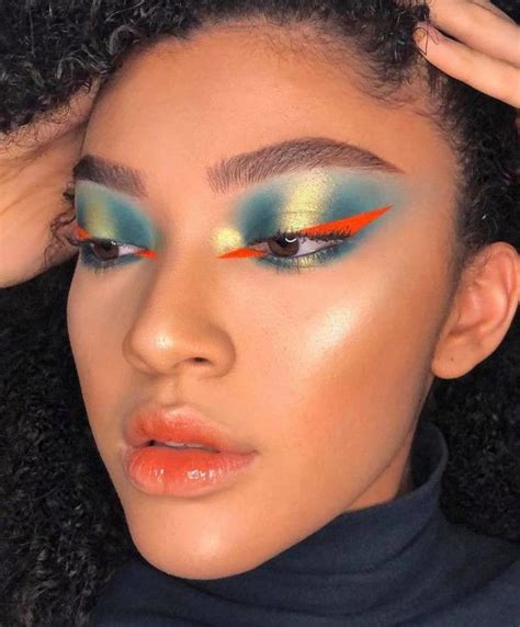 The Trending Halo Eye Makeup Technique Will Make Your Eyes Pop Halo Eye