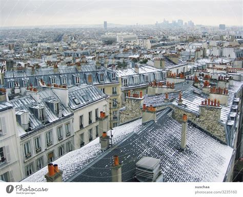 über Den Dächern Von Paris Im Winter Ein Lizenzfreies Stock Foto