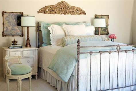 Camera da letto shabby chic: Camera da letto shabby chic: 15 idee romantiche... ispiratevi!