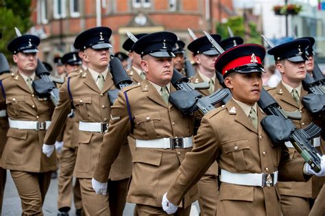 Soldiers From 30 Signal Regiment Greeted With Proud Applause Coventrylive