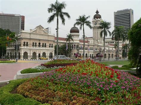 Vision to lead the campus with diverse, equitable, and dynamic personal, cultural, educational, and professional growth opportunities and services for students pursuing their. Maybank Selangor Office - Bertanya w
