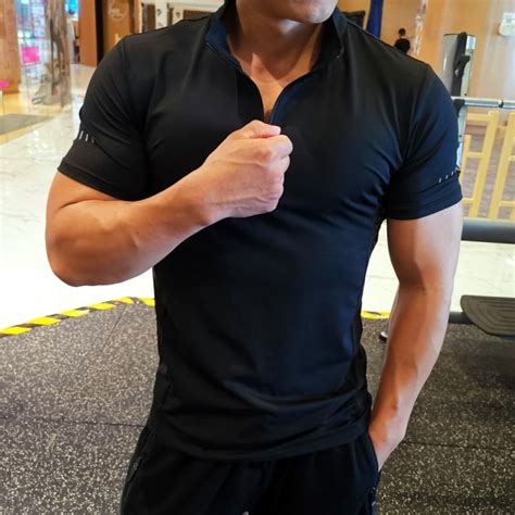 Short Sleeve Gym Fitness Male T Shirt In 2020 Gym Men Male T Shirt