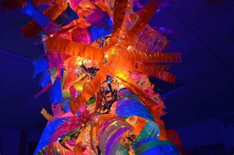 Picture Water Bottle Art Chihuly Sculptures