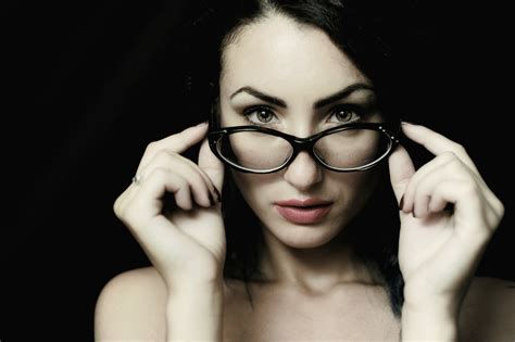 Portrait Women Model Women With Glasses Winter Hd Wallpaper Rare Gallery