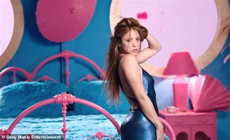 Shakira, prince royce & shakira, spiff tv. Shakira wears colourful wigs in new music video for Me Gusta | Daily Mail Online