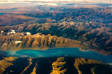 Vista Aerea Del Paesaggio Di Catena Montuosa E Del Lago Nuova Zelanda