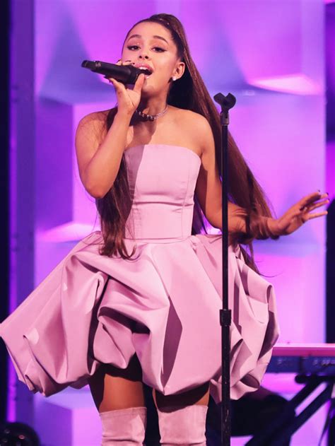 Ariana Grande Sings ‘somewhere Over The Rainbow’ On Tiktok Hollywood Life