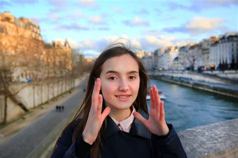 Premium Photo Portrait Of Beautiful Girl In Paris France