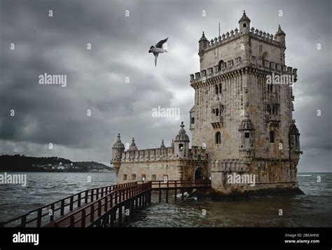 Vista De La Torre Belem Un Emblem Tico Punto De Referencia De Lisboa Portugal Fotograf A De