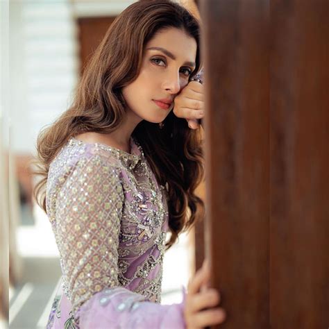 Ayeza Khan Is Looking Stuning In This Beautiful Purple Outfit Reviewitpk