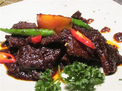 1 kilogram daging di potong saiz rendang,basuh dengan tepung gandum. Butterkicap-Daging-Masak-Hitam-1024x768 - RASA