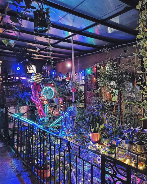 5 Insanely Awesome Budapest Ruin Bars With Photos And Map Seeker
