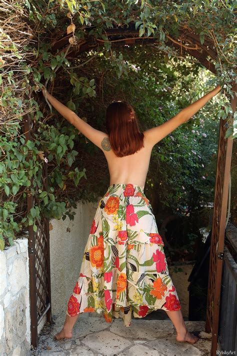 porn on twitter dazzling feliciavina5 strips out off her floral summer dress