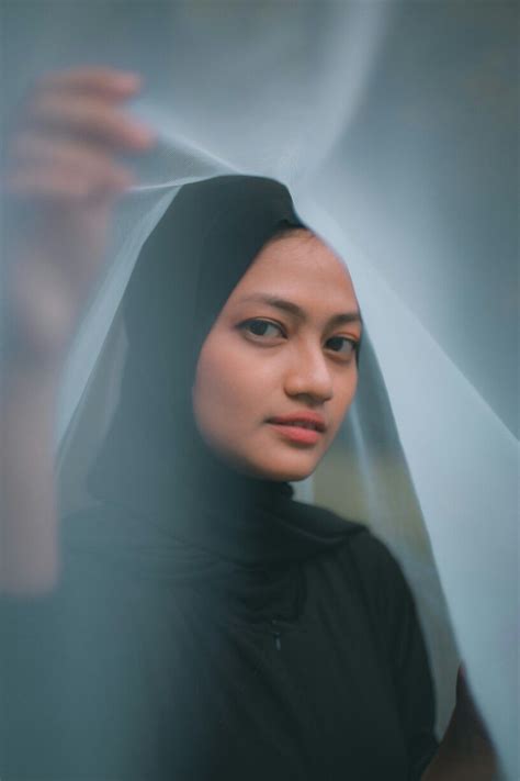 Black Hijab Pose Black Hijab Poses Photography Basics