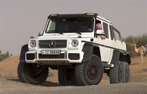It has a ground clearance of 241 mm and dimensions is 4817 mm l x 1984 mm w x 1969 mm h. Mercedes-Benz G63 AMG 6x6, un pick-up de serie cu şase ...