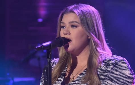 Kelly Clarkson Covers Depeche Modes Classic Enjoy The Silence