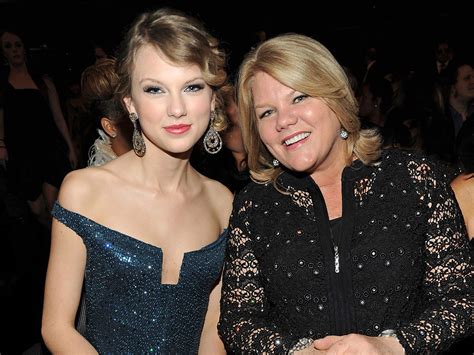 Taylor Swift Twitter Messages Pour In After Mom Andrea Finlay Cancer