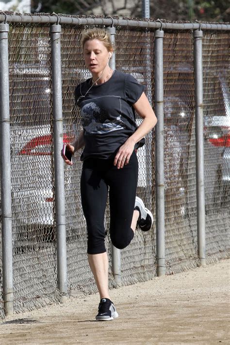 Julie Bowen Out Running At A Park In Los Angeles 02042017 Hawtcelebs
