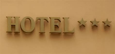 2560x1440 Wallpaper Brown Hotel Signage Peakpx