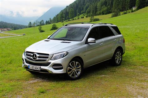 Compare the bmw x5 vs. 2016 Mercedes-Benz GLE550e Plug-In Hybrid: Quick Drive