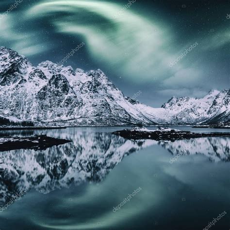 Aurora Boreal En Las Islas Lofoten Noruega Increíble Paisaje Nocturno