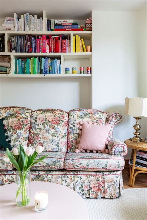 A Renter Shows Us How To Decorate With Pink Vintage Sofa Living Room