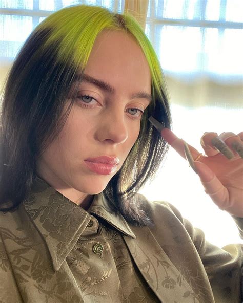 Pink, karol g, alicia keys, bad bunny and more celebrities stunned in their outfits at the 2021 billboard music awards! billie eilish source on Twitter | Billie eilish, Witze ...