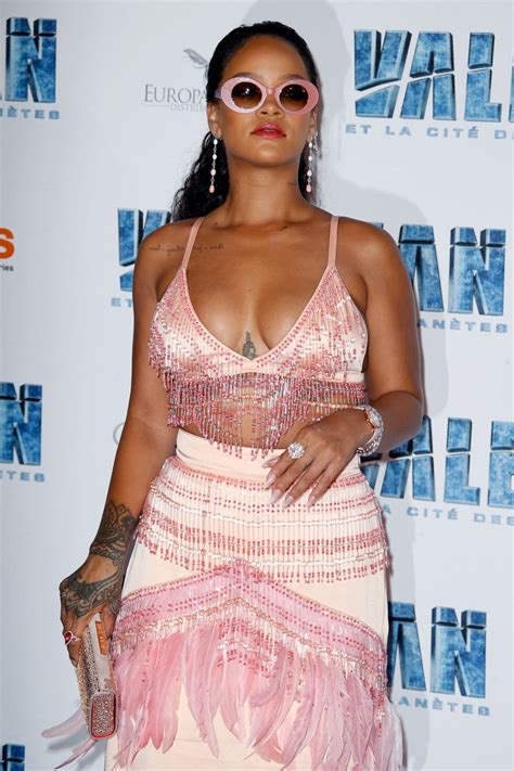 Rihanna Shows Off Curves In Sexy Bathing Suit 92 Q