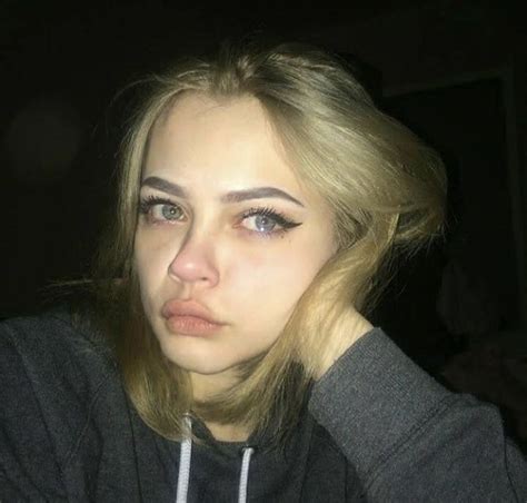 Instagram 1and2jelsa Aesthetic Girl Crying Girl Girls Crying