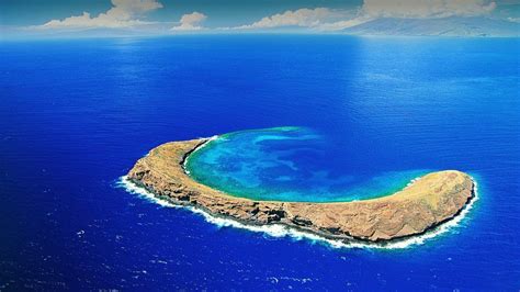 Molokini Crater Aerial View Maui Hawaii Usa Molokini Maui