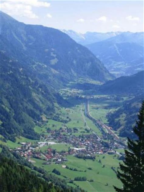 Das alpenhaus gasteinertal combines traditional values with alpine lifestyle and austrian flair. ERHOLEN - ERWANDERN - ERLEBEN Im Gasteinertal Magerbauer ...