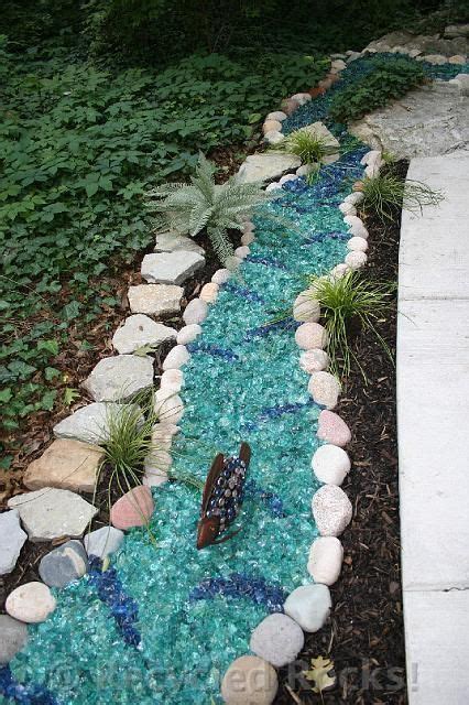 All you need to do is think creatively and look outside of the box. 40+ Unforeseen DIY Garden Mosaics Projects | Landscaping ...